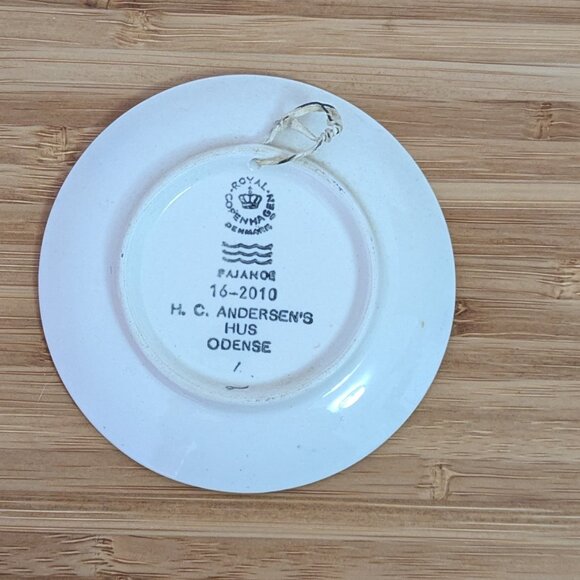 Royal Copenhagen “H.C. Andersen’s Hus, Odense” Wall Plate - Picture 2 of 2